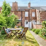 Doncaster Large Luxury 3 Bedroom House, Sleeps 8, City Centre, Racecourse, Free Parking, By Empower Homes